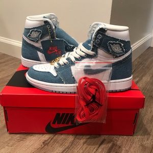 WOMENS AIR JORDAN 1 RETRO HI OG WOMEN'S - WHITE/BOARDER BLUE